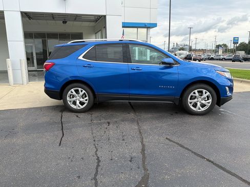 Certified 2019 Chevrolet Equinox LT w/ Sun & Navigation Package AWD/4WD image 8