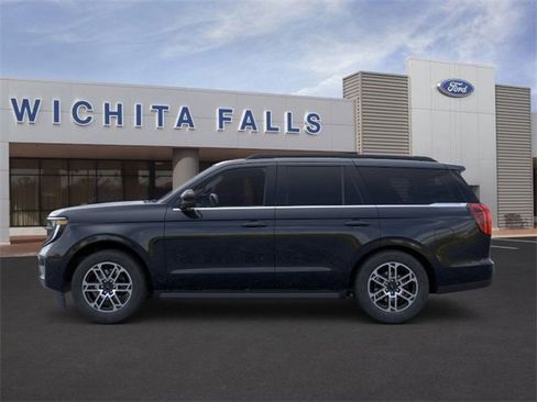 New 2025 Ford Expedition Active image 3