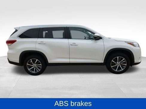 Used 2019 Toyota Highlander XLE image 6