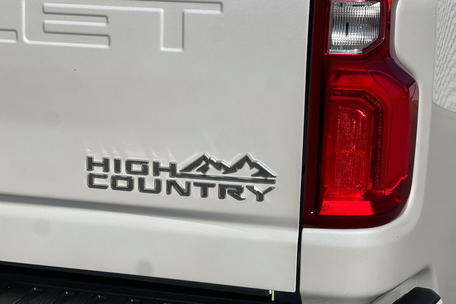 Used 2024 Chevrolet Silverado 2500 High Country w/ Technology Package AWD/4WD image 23