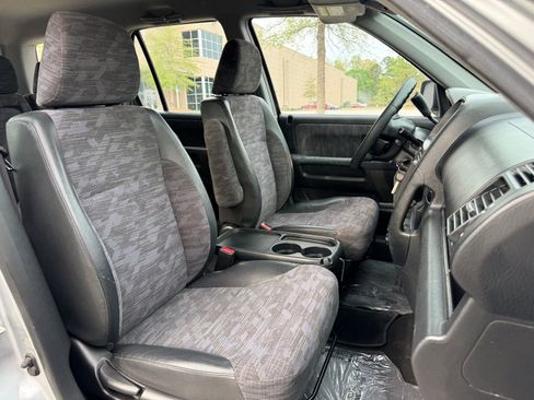 Used 2003 Honda CR-V LX image 34