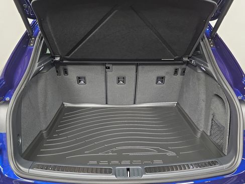 Certified 2026 Porsche Macan AWD/4WD image 25