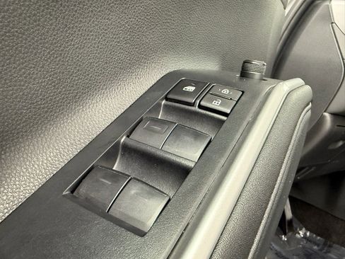 Used 2024 Toyota Highlander LE image 15