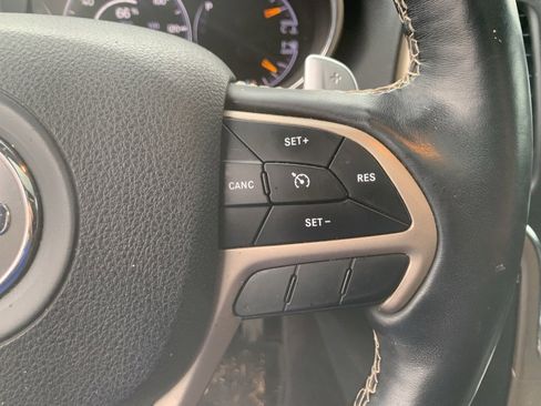 Used 2017 Jeep Grand Cherokee Limited w/ Luxury Group II image 17