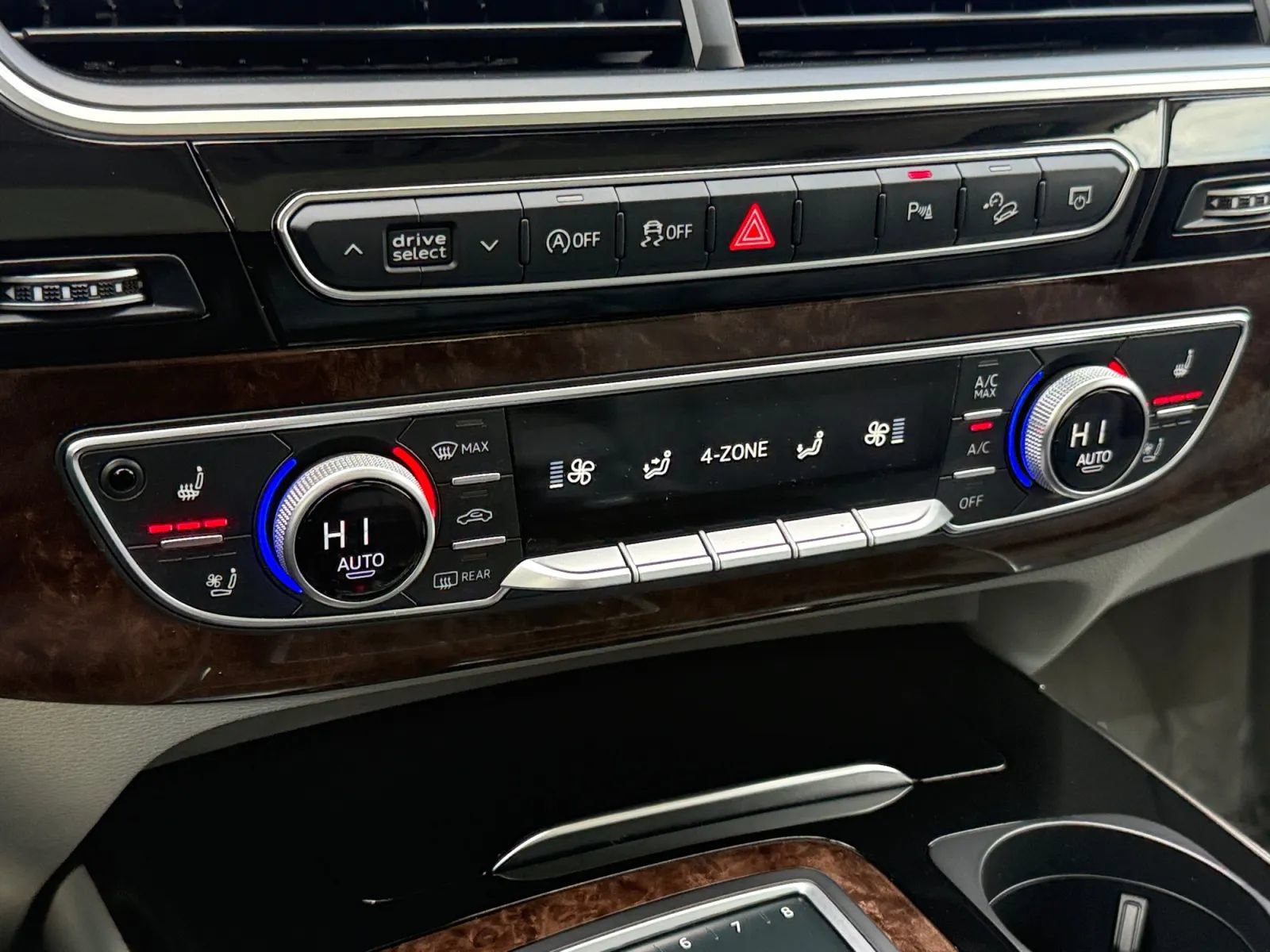 Used 2018 Audi Q7 3.0T Prestige AWD/4WD image 35