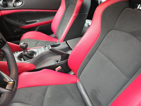 Used 2024 Nissan Z Performance w/ Floor Mat Package RWD image 12