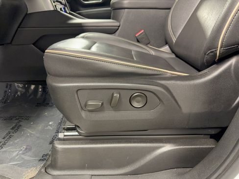 Used 2024 Chevrolet Suburban Premier RWD image 16