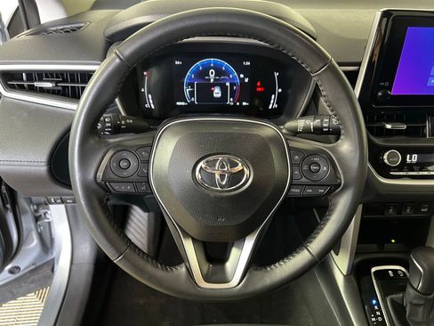 Used 2025 Toyota Corolla Cross XLE FWD image 9