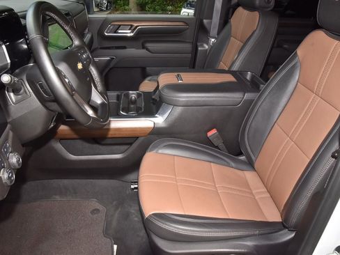 Used 2024 Chevrolet Silverado 3500 High Country w/ High Country Premium Package AWD/4WD image 13
