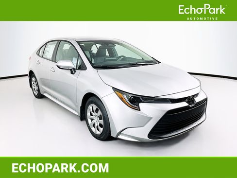 Used 2026 Toyota Corolla LE image 1