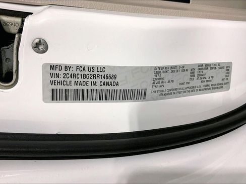 Used 2024 Chrysler Pacifica Touring-L image 32