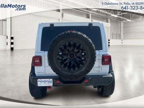 Used 2022 Jeep Wrangler Unlimited Rubicon w/ LED Lighting Group AWD/4WD image 4