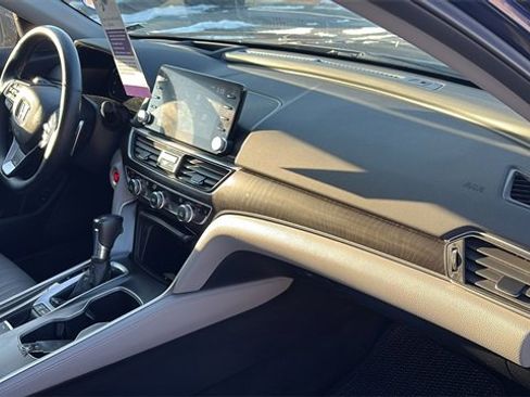 Used 2018 Honda Accord Touring image 32