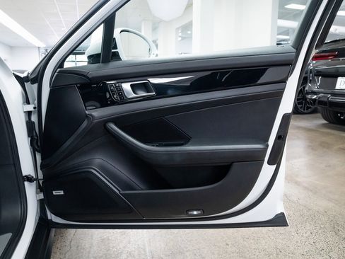 Used 2020 Porsche Panamera 4 image 23