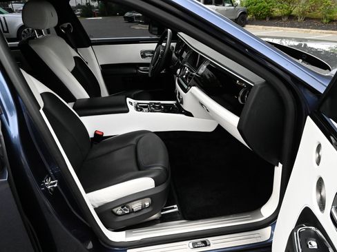 Used 2018 Rolls-Royce Ghost RWD image 55
