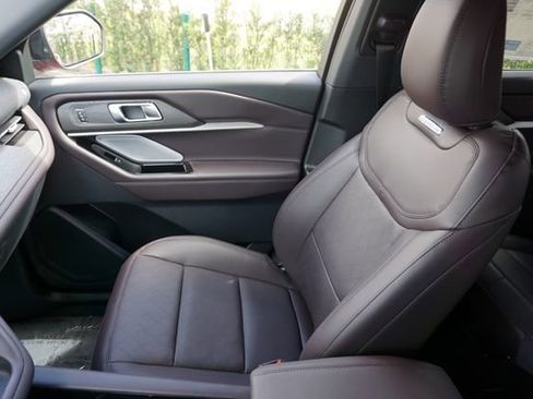 New 2026 Ford Explorer Platinum image 31