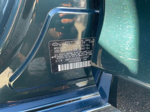 Used 2025 Genesis G70 2.5T image 29