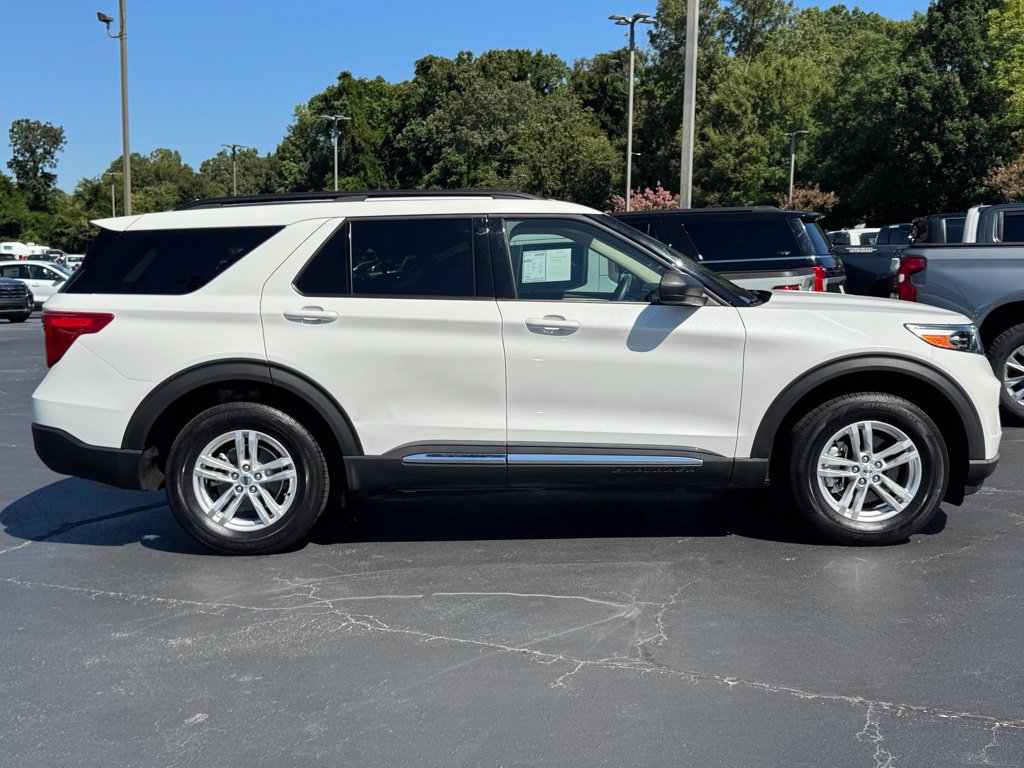 Used 2023 Ford Explorer XLT w/ Equipment Group 202A AWD/4WD image 4