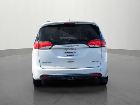 Used 2017 Chrysler Pacifica Limited w/ UConnect Theater Package image 6