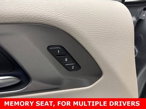 Used 2021 Chrysler Pacifica Touring-L image 4