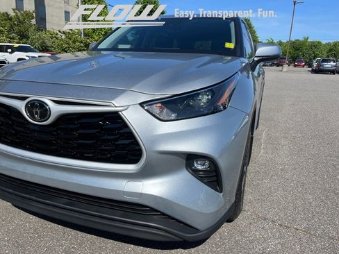 Used 2025 Toyota Highlander XLE AWD/4WD image 29