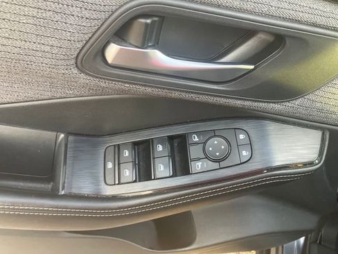 Used 2021 Nissan Rogue SV image 10