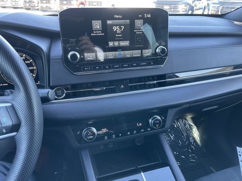 Used 2023 Mitsubishi Outlander SE Black Edition image 11