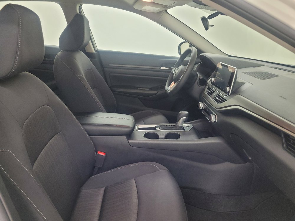 Used 2025 Nissan Altima 2.5 SV FWD image 21