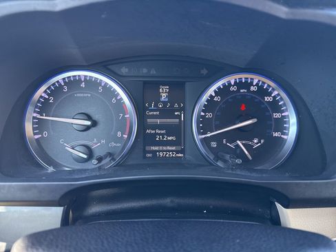 Used 2014 Toyota Highlander XLE image 12