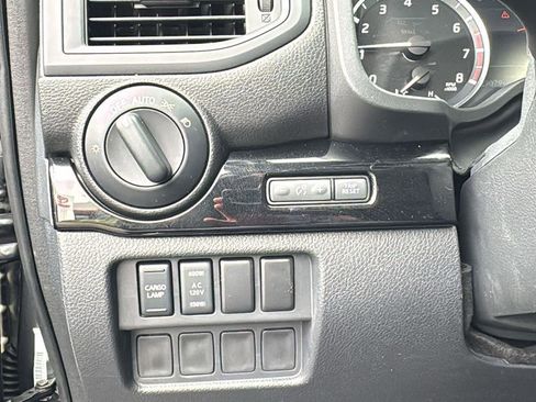 Used 2022 Nissan Titan SV w/ SV Convenience Package image 12