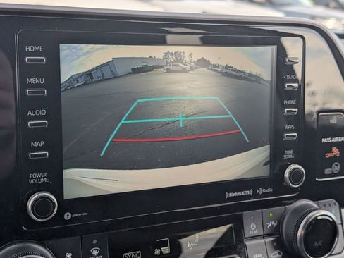 Used 2022 Toyota Highlander XLE image 24