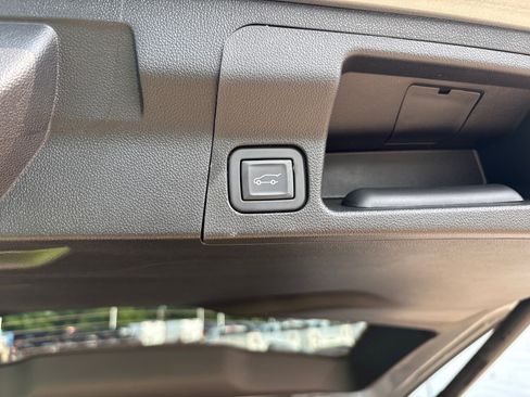 Used 2023 GMC Acadia SLT image 21