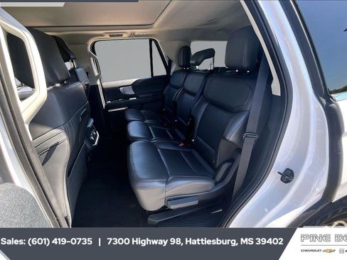 Used 2025 Ford Expedition Active AWD/4WD image 19