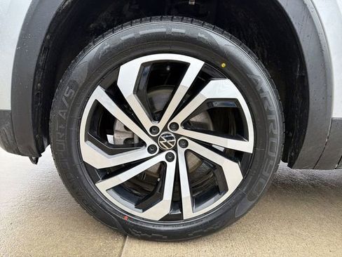 Used 2022 Volkswagen Atlas Cross Sport SEL image 12