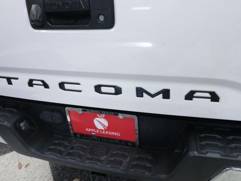 Used 2022 Toyota Tacoma SR5 RWD image 28