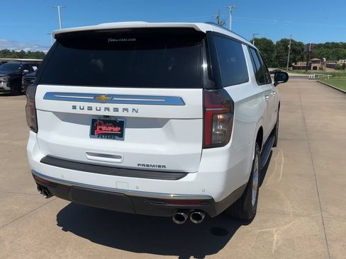 Used 2024 Chevrolet Suburban Premier RWD image 8