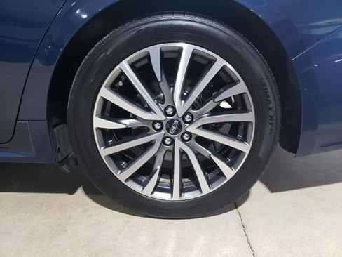 Used 2017 Lincoln Continental Select w/ Climate Package image 27