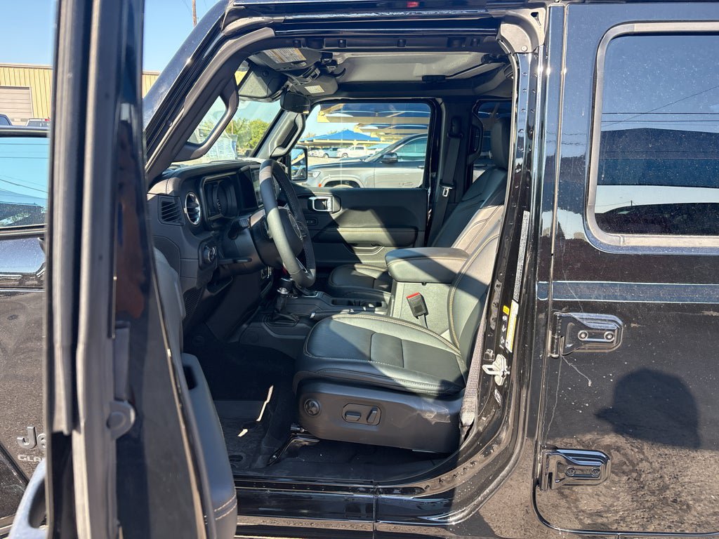 New 2025 Jeep Gladiator Sport AWD/4WD image 11