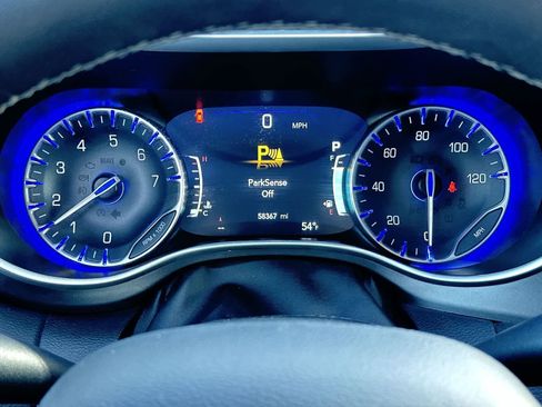 Used 2024 Chrysler Pacifica Touring-L FWD image 22