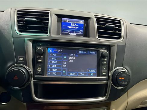 Used 2013 Toyota Highlander Limited AWD/4WD image 21
