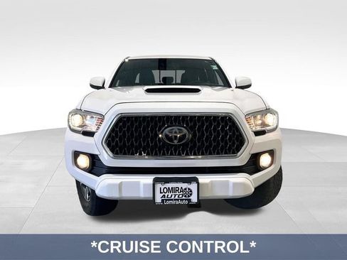 Used 2018 Toyota Tacoma TRD Sport AWD/4WD image 3