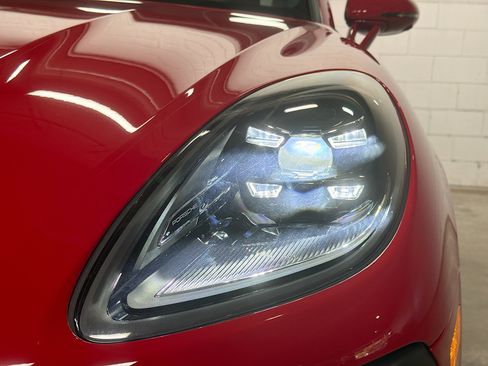 Certified 2025 Porsche Macan image 10