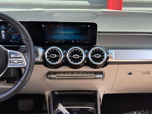 Used 2021 Mercedes-Benz GLB 250 w/ Premium Package image 24