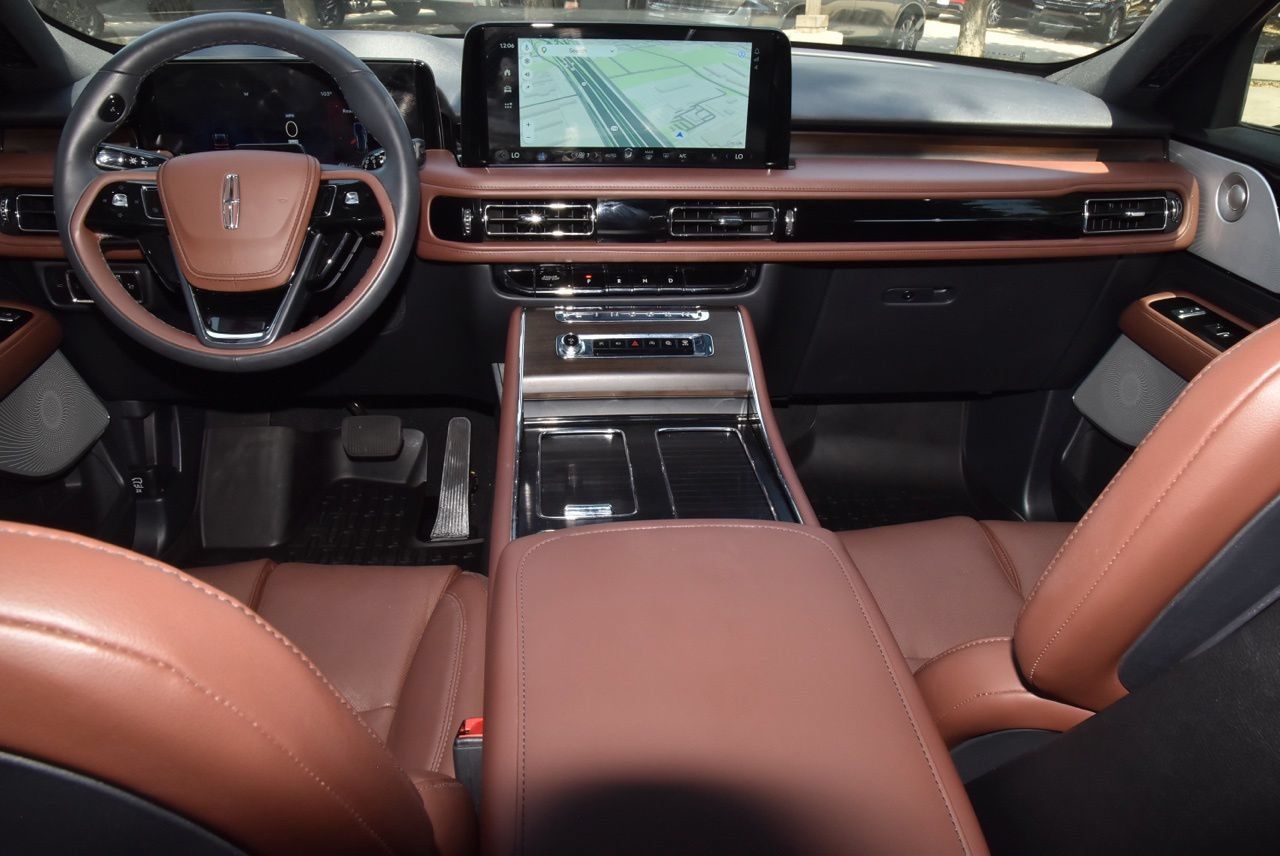 Certified 2026 Lincoln Aviator Reserve AWD/4WD image 17