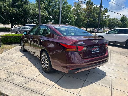Used 2025 Nissan Altima 2.5 SV FWD image 13
