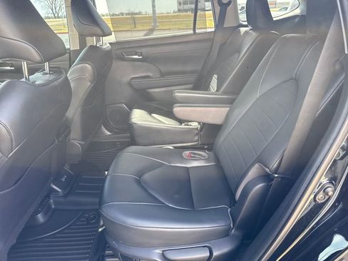 Used 2023 Toyota Highlander XLE image 29