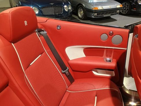 Used 2018 Rolls-Royce Dawn RWD image 7