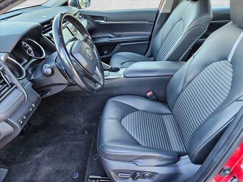 Used 2019 Toyota Camry SE image 16