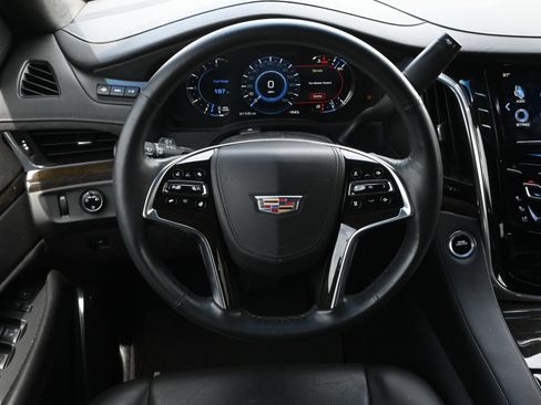 Used 2017 Cadillac Escalade Platinum RWD image 11