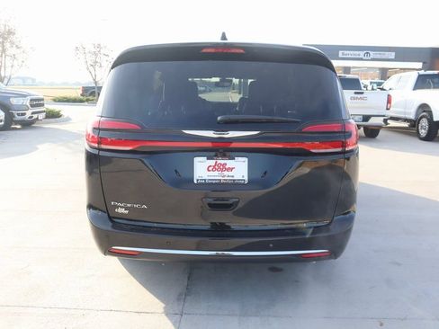 New 2026 Chrysler Pacifica Select image 22